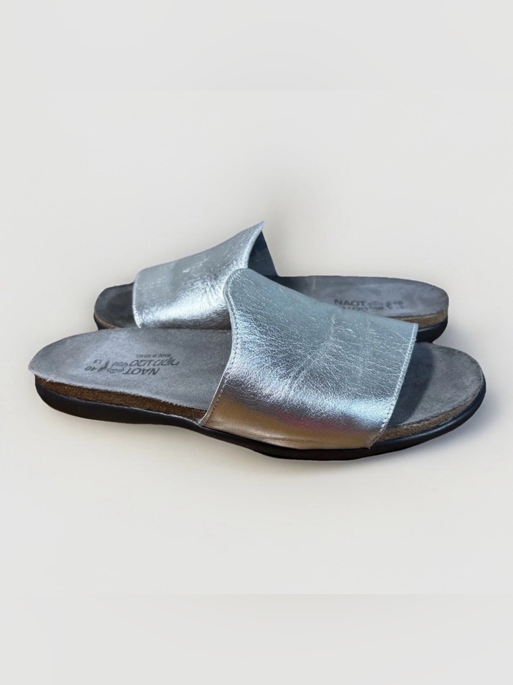 Naot Skylar Sandals flip flops slides 40 Silver leather cork leather insole